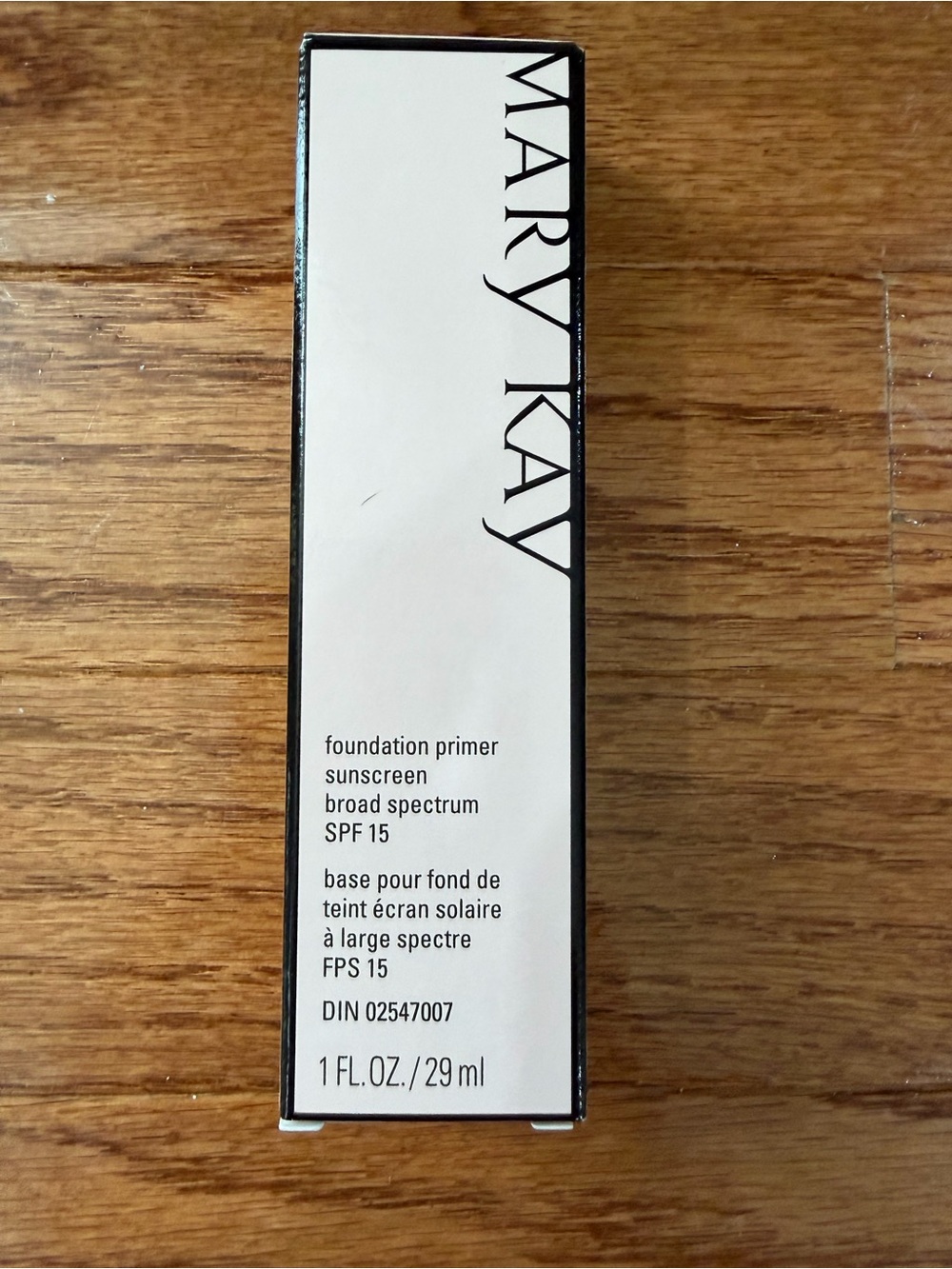 Mary Kay Foundation Primer SPF 15 – White and Black Packaging